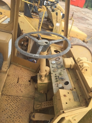 ขายรถตักล้อยาง CATERPILLAR 920 75J มีเล่มทะเบียน สนใจโทร 081-970-1072