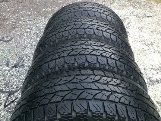 ขายยาง YOKOHAMA  A/T 265/70R16 ยางปี12 ดอกยางหนาไม่ร้าวไม่แตกลายสวยๆ จำนวน 1 ชุด