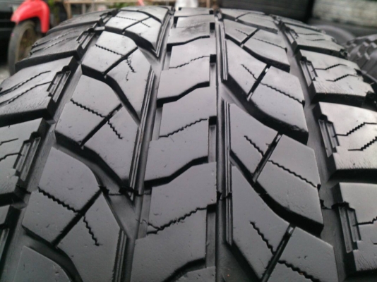 ขายยาง YOKOHAMA  A/T 265/70R16 ยางปี12 ดอกยางหนาไม่ร้าวไม่แตกลายสวยๆ จำนวน 1 ชุด