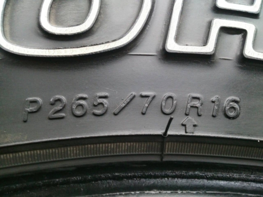 ขายยาง YOKOHAMA  A/T 265/70R16 ยางปี12 ดอกยางหนาไม่ร้าวไม่แตกลายสวยๆ จำนวน 1 ชุด