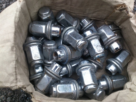 ขายแม็ก TOYOTA 6 รู ขอบ15 พร้อมยาง บริดสโตน255/70R15 ยางปี10 สวยๆ จำนวน 1 ชุด พร้อมน๊อตแท้ 24 ตัว