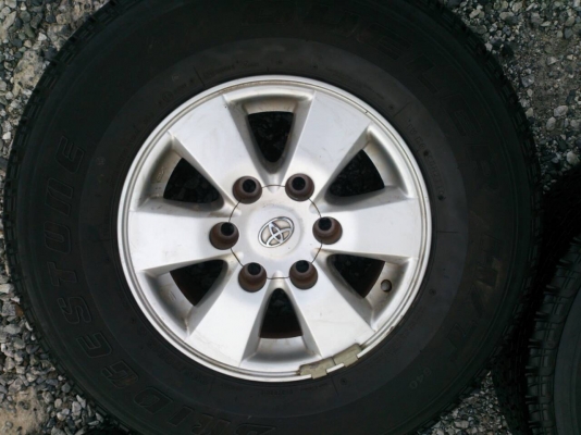 ขายแม็ก TOYOTA 6 รู ขอบ15 พร้อมยาง บริดสโตน255/70R15 ยางปี10 สวยๆ จำนวน 1 ชุด พร้อมน๊อตแท้ 24 ตัว