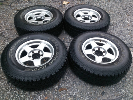 ขายแม็ก 6รูขอบ16 พร้อมยาง YOKOHAMA A/T-S 265/70R16 ยางปี13 ดอกยางหนาเต็มสดนิ่มไม่แตกลายไม่ร้าว สวยๆ จำนวน 1 ชุด