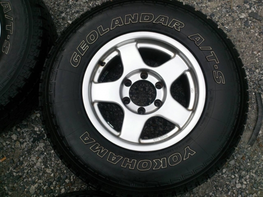 ขายแม็ก 6รูขอบ16 พร้อมยาง YOKOHAMA A/T-S 265/70R16 ยางปี13 ดอกยางหนาเต็มสดนิ่มไม่แตกลายไม่ร้าว สวยๆ จำนวน 1 ชุด