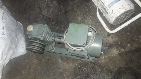 ขาย !! มอเตอร์1/3แรง380v.ชนกับ.เฟืองทดรอบ1:30พร้อมใช้งาน