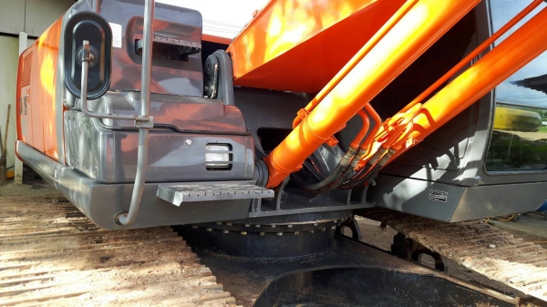 ขายด่วน!! HITACHI  ZX200-3  6พันกว่าช.ม.