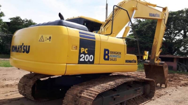 ขายด่วน!! KOMATSU PC200-7 ไมล์ชม.3,800 สภาพสวยมากค่ะ ขายด่วน!! KOMATSU PC200-7 ไมล์ชม.3,800 สภาพสวยมากค่ะ