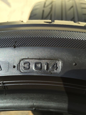 ขายยาง BRIDGESTONE POTENZA S001 (RUNFLAT) 255-40-18 ปี14 ดอกหนาจัด ไม่มีตำหนิ สภาพกริป คู่ละ 4,500 บาท