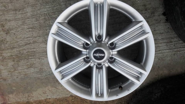 ขายล้อแม็กป้ายแดง dmax 18"  สนใจติดต่อ ตาเล็ก ล้อและยางครับ 081-3747940