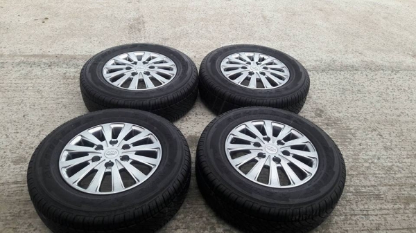 ขายล้อแม็กป้ายแดง hyundai h1 16" ยางปี16 สนใจติดต่อ ตาเล็ก ล้อและยางครับ 081-3747940