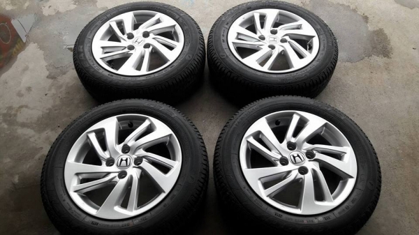ขายล้อแม็กป้ายแดง honda jazz gk 15" ยางปี16 สนใจติดต่อ ตาเล็ก ล้อและยางครับ 081-3747940 ขายล้อแม็กป้ายแดง honda jazz gk 15" ยางปี16 สนใจติดต่อ ตาเล็ก ล้อและยางครับ 081-3747940