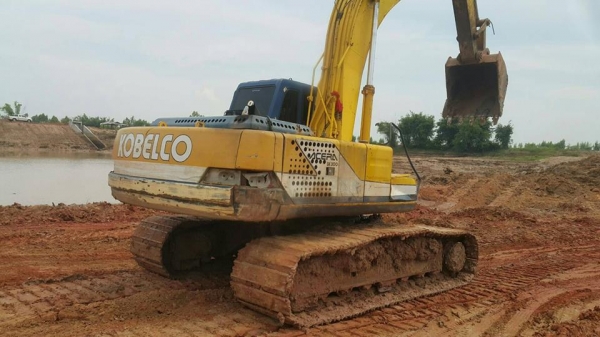 ขายรถแบคโค SK200-3 มาร์คที สภาพดี ไฟฟ้าครบ ช่วงล่างดี เอวแน่น โซ่ใหม่ เครื่องดีมาก ปั้มดีแรง ภายในสวย แอร์เย็น เครื่องเสียงชุดใหญ่ เอกสารพร้อมโอน ราคา850,000 สนใจโทร 090-8588220คุณนะ 093-3258446คุณบิว หรือเข้าดูสินค้าอื่นๆได้ที่ www.narong2truck.com หรือ