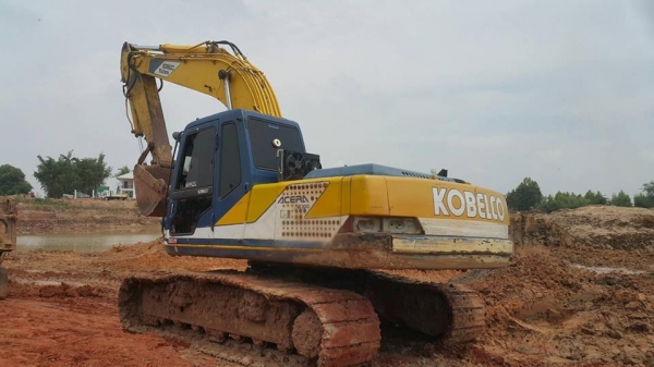 ขายรถแบคโค SK200-3 มาร์คที สภาพดี ไฟฟ้าครบ ช่วงล่างดี เอวแน่น โซ่ใหม่ เครื่องดีมาก ปั้มดีแรง ภายในสวย แอร์เย็น เครื่องเสียงชุดใหญ่ เอกสารพร้อมโอน ราคา850,000 สนใจโทร 090-8588220คุณนะ 093-3258446คุณบิว หรือเข้าดูสินค้าอื่นๆได้ที่ www.narong2truck.com หรือ