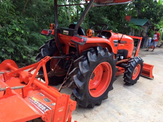 ขายรถไถคูโบต้า L3608  ขายราคา 298,000 บาท อุปกรณ์ใบมีดหน้าและโลเตอร์รีจอบหมุน ใช้งาน 766 ชม. สนใจติดต่อ