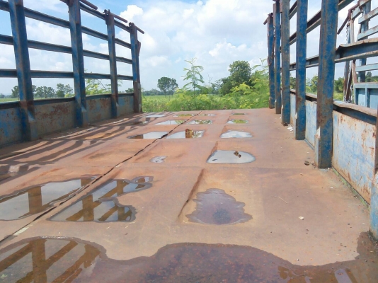 ขายเทเลอร์บรรทุกอ้อย