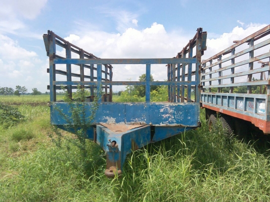 ขายเทเลอร์บรรทุกอ้อย