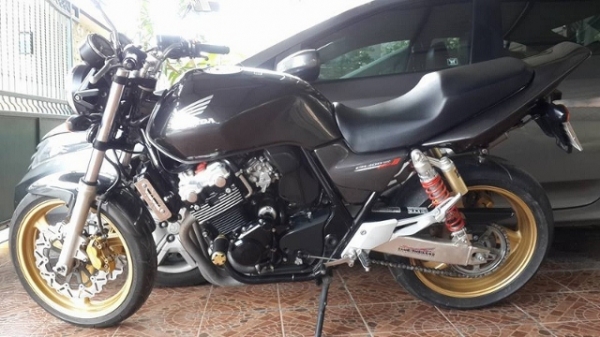 (ปิดการขาย ขอบคุณแอดมินมากๆ ค่ะ) HONDA CB400 TECH 3