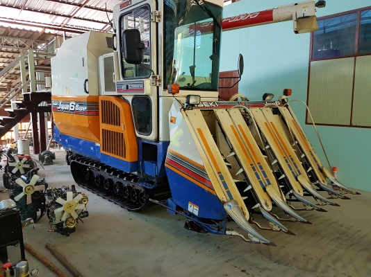 รถเกี่ยวนวดข้าว iseki japan6 ไม่เคยใช้งานในไทย