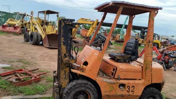ขาย รถยก โฟล์คลิฟต์ เสาสูง 5 เมตร TOYOTA 2FD25 ขนาด 2.5 ตัน ดีเซล เก่าญี่ปุ่นครับ ขาย รถยก โฟล์คลิฟต์ เสาสูง 5 เมตร TOYOTA 2FD25 ขนาด 2.5 ตัน ดีเซล เก่าญี่ปุ่นครับ