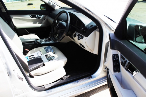 2010 BENZ C230 KOMPRESSOR Avantgard กระจังหน้าSport ออกศูนย์ BenzThailand