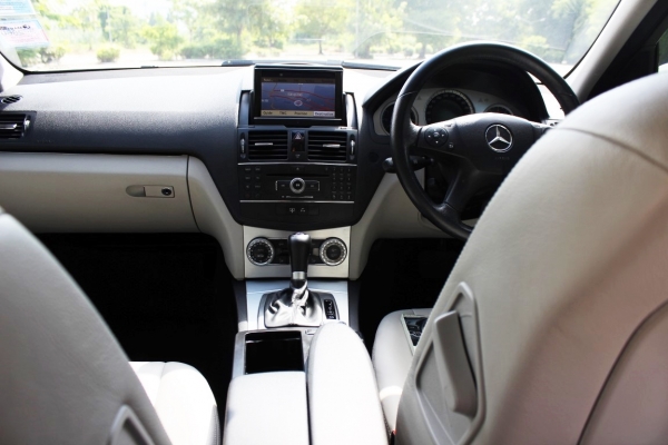 2010 BENZ C230 KOMPRESSOR Avantgard กระจังหน้าSport ออกศูนย์ BenzThailand