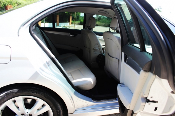 2010 BENZ C230 KOMPRESSOR Avantgard กระจังหน้าSport ออกศูนย์ BenzThailand