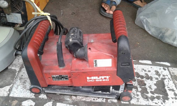 เครื่องตัดกระเบื้องเซาะร่อง HILTI