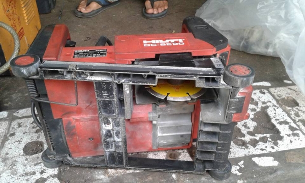 เครื่องตัดกระเบื้องเซาะร่อง HILTI