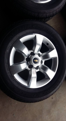 ขายล้อแม็กป้ายแดง trailblazer 18"&times;7.5" et33 6รู139.7 ยาง bridgestone dueler h/t 684ll 265/60r18 ผลิตสัปดาห์ที่8ปี16 ตุ่มที่หน้ายางมีทุกเส้นครับ ขายทั้งชุด 27,900 บาทครับ สนใจติดต่อ ตาเล็ก ล้อและยางครับ 081-3747940