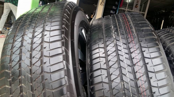 ขายล้อแม็กป้ายแดง ranger 18"&times;8" et55 6รู139.7 ยาง bridgestone dueler h/t 684ll 265/60r18 ผลิตสัปดาห์ที่10ปี16 ตุ่มและสีที่หน้ายางมีทุกเส้นครับ ขายทั้งชุด 28,900 บาทครับ สนใจติดต่อ ตาเล็ก ล้อและยางครับ 081-3747940