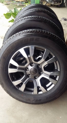 ขายล้อแม็กป้ายแดง ranger 18"&times;8" et55 6รู139.7 ยาง bridgestone dueler h/t 684ll 265/60r18 ผลิตสัปดาห์ที่10ปี16 ตุ่มและสีที่หน้ายางมีทุกเส้นครับ ขายทั้งชุด 28,900 บาทครับ สนใจติดต่อ ตาเล็ก ล้อและยางครับ 081-3747940