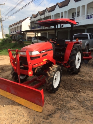 295000บาทครับ  แถมอุปกรณ์ดันดินหน้า ผาน6x22นิ้วครับ สวยๆพร้อมใช้เลย