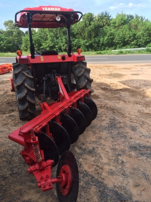 295000บาทครับ  แถมอุปกรณ์ดันดินหน้า ผาน6x22นิ้วครับ สวยๆพร้อมใช้เลย