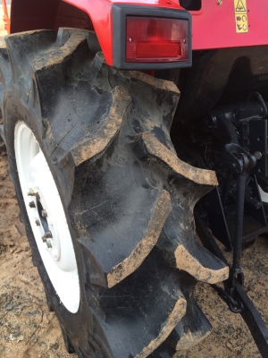 295000บาทครับ  แถมอุปกรณ์ดันดินหน้า ผาน6x22นิ้วครับ สวยๆพร้อมใช้เลย