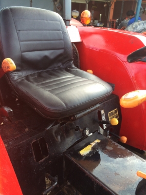 295000บาทครับ  แถมอุปกรณ์ดันดินหน้า ผาน6x22นิ้วครับ สวยๆพร้อมใช้เลย