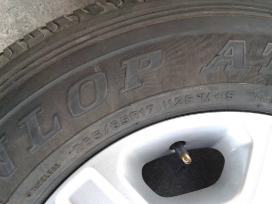 ขอบ17นิ้ว6รู ฟอด พร้อมยาง สวยๆ 4 ล้อ ราคา 5500 บาท