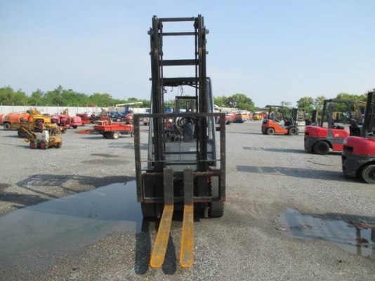 ขายรถยก2.5ตันรุ่น8ล่าสุด..เสา4เมตร