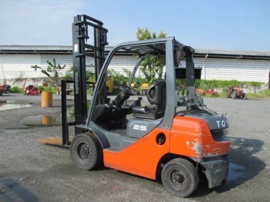 ขายรถยก2.5ตันรุ่น8ล่าสุด..เสา4เมตร