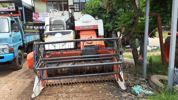 ขายรถเกี่ยวข้าว DC 60 ปี 53 เอกสารครบ