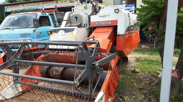 ขายรถเกี่ยวข้าว DC 60 ปี 53 เอกสารครบ