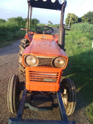 สีนวนจัดให้ Kubota L2201  22แรง สภาพดีเครื่องสวย เครื่องแน้น  พร้อมลุย มีแต่ตัว สนใจติดต่อ 089-9638932