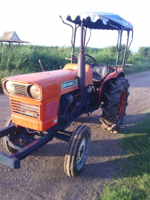 สีนวนจัดให้ Kubota L2201  22แรง สภาพดีเครื่องสวย เครื่องแน้น  พร้อมลุย มีแต่ตัว สนใจติดต่อ 089-9638932