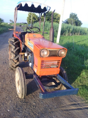 สีนวนจัดให้ Kubota L2201  22แรง สภาพดีเครื่องสวย เครื่องแน้น  พร้อมลุย มีแต่ตัว สนใจติดต่อ 089-9638932