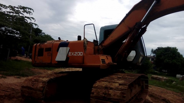 **465,000 บ.ต่อรอง/// แบคโฮ HITACHI EX200-3 ไฟฟ้าครบ เอวขยับ เครื่อง+ปั้ม ดี บูมอาร์มดี ช่วงงล่าง70\% ตามสภาพ ใช้งาน ทำงานอยู่ ใบสัญญาซื้อขาย **ขาย HITACHI EX-200 รุ่น3 แบคโฮ สภาดี ราคาเบา ไม่มีเล่ม มีสัญญาซื้อขาย ขายตามสภาพ HYD.EXCAVATOR HITACHI EX200-3 เ