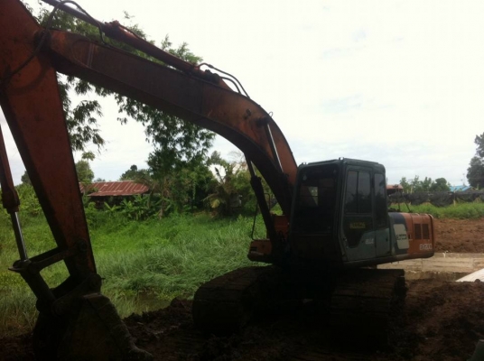 **465,000 บ.ต่อรอง/// แบคโฮ HITACHI EX200-3 ไฟฟ้าครบ เอวขยับ เครื่อง+ปั้ม ดี บูมอาร์มดี ช่วงงล่าง70\% ตามสภาพ ใช้งาน ทำงานอยู่ ใบสัญญาซื้อขาย **ขาย HITACHI EX-200 รุ่น3 แบคโฮ สภาดี ราคาเบา ไม่มีเล่ม มีสัญญาซื้อขาย ขายตามสภาพ HYD.EXCAVATOR HITACHI EX200-3 เ