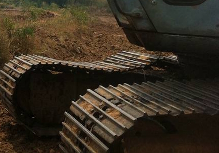 **465,000 บ.ต่อรอง/// แบคโฮ HITACHI EX200-3 ไฟฟ้าครบ เอวขยับ เครื่อง+ปั้ม ดี บูมอาร์มดี ช่วงงล่าง70\% ตามสภาพ ใช้งาน ทำงานอยู่ ใบสัญญาซื้อขาย **ขาย HITACHI EX-200 รุ่น3 แบคโฮ สภาดี ราคาเบา ไม่มีเล่ม มีสัญญาซื้อขาย ขายตามสภาพ HYD.EXCAVATOR HITACHI EX200-3 เ