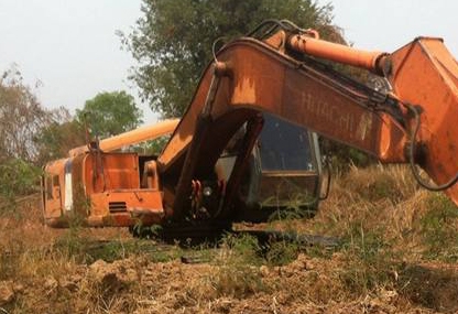 **465,000 บ.ต่อรอง/// แบคโฮ HITACHI EX200-3 ไฟฟ้าครบ เอวขยับ เครื่อง+ปั้ม ดี บูมอาร์มดี ช่วงงล่าง70\% ตามสภาพ ใช้งาน ทำงานอยู่ ใบสัญญาซื้อขาย **ขาย HITACHI EX-200 รุ่น3 แบคโฮ สภาดี ราคาเบา ไม่มีเล่ม มีสัญญาซื้อขาย ขายตามสภาพ HYD.EXCAVATOR HITACHI EX200-3 เ