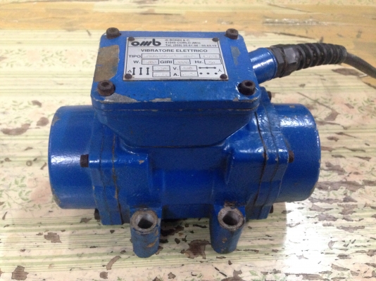 ขายมอเตอร์สั่น-เขย่า OMB made in Italy 100W 380V สภาพสวย วิ่งนิ่มสั่นแรง พร้อมใช้งาน