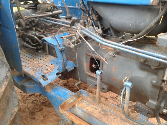 ขายฟอร์ด6610 เสื้อลายH3ปั้มกลม ไอดีโต หัวฉีดเตี้ย ยางดีรถพร้อมใช้ เล่มทะเบียน