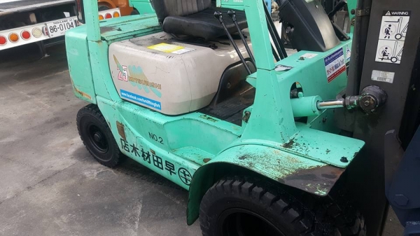 แหล่งรวมรถโฟล์คลิฟท์งาเทงากระดกงาคว่ำหงายเทได้สำหรับตักยางก้อนยางพารายางถ้วยขี้ยาง แหล่งรวมรถโฟล์คลิฟท์งาเทงากระดกงาคว่ำหงายเทได้สำหรับตักยางก้อนยางพารายางถ้วยขี้ยาง